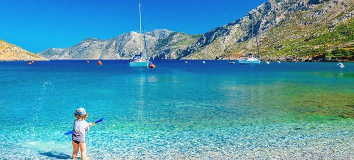 Οι Βρετανοί ψηφίζουν ως «καλύτερο προορισμό οικογενειακών διακοπών» την Ελλάδα (εικόνες)